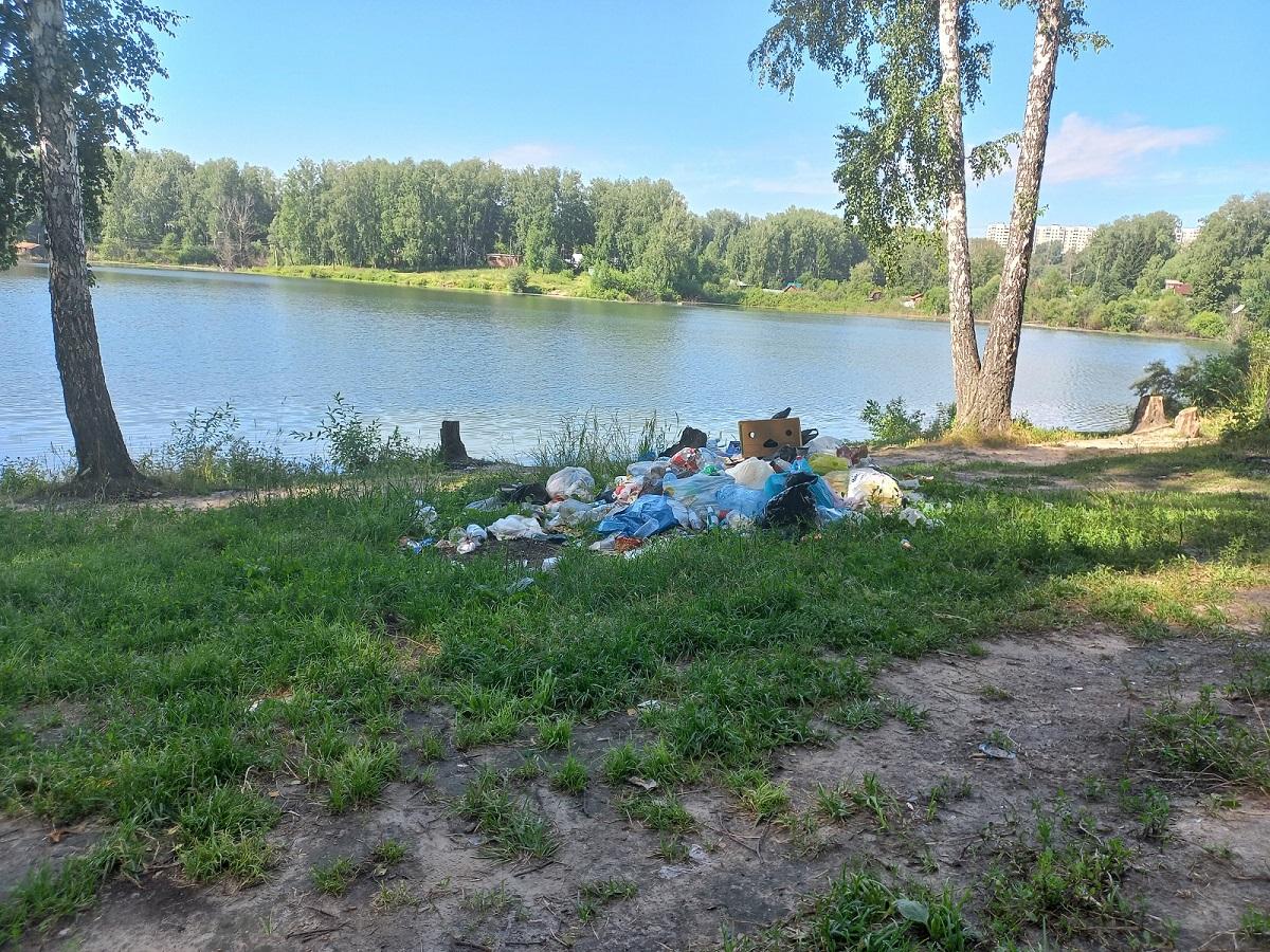 Фото «Плачущего отца отводили от трупа»: в Новосибирске показали кадры опасного озера после гибели 15-летнего подростка 2